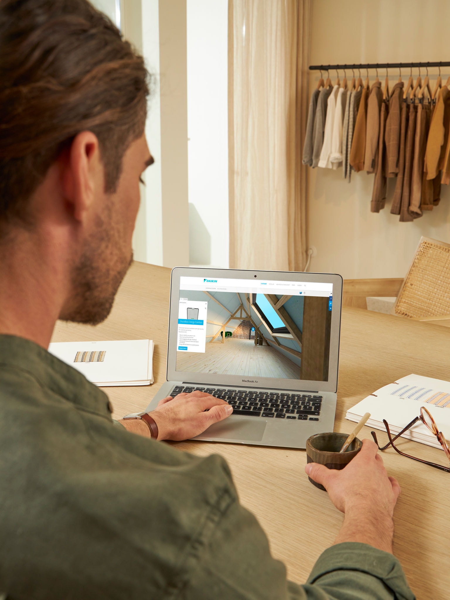 Man viewing ventilation options on the virtual experience centre via his laptop